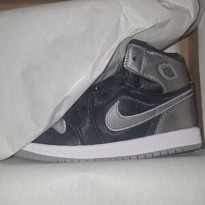 Jordan Kids Sneakers in Black and Silver